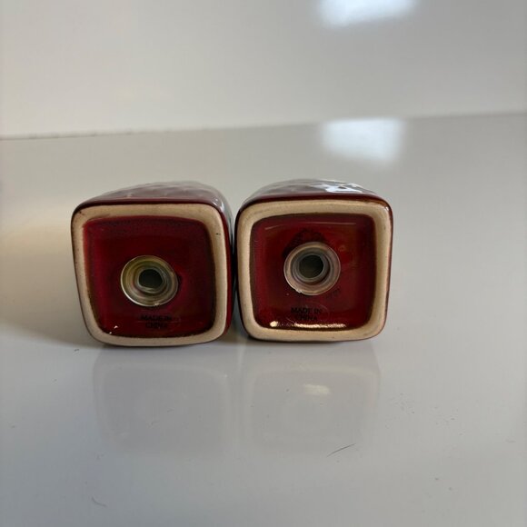 Ruff Hewn Stoneware Stitch Brick Red Cream & Sugar, Salt & Pepper Shakers 5 pcs - Picture 4 of 10